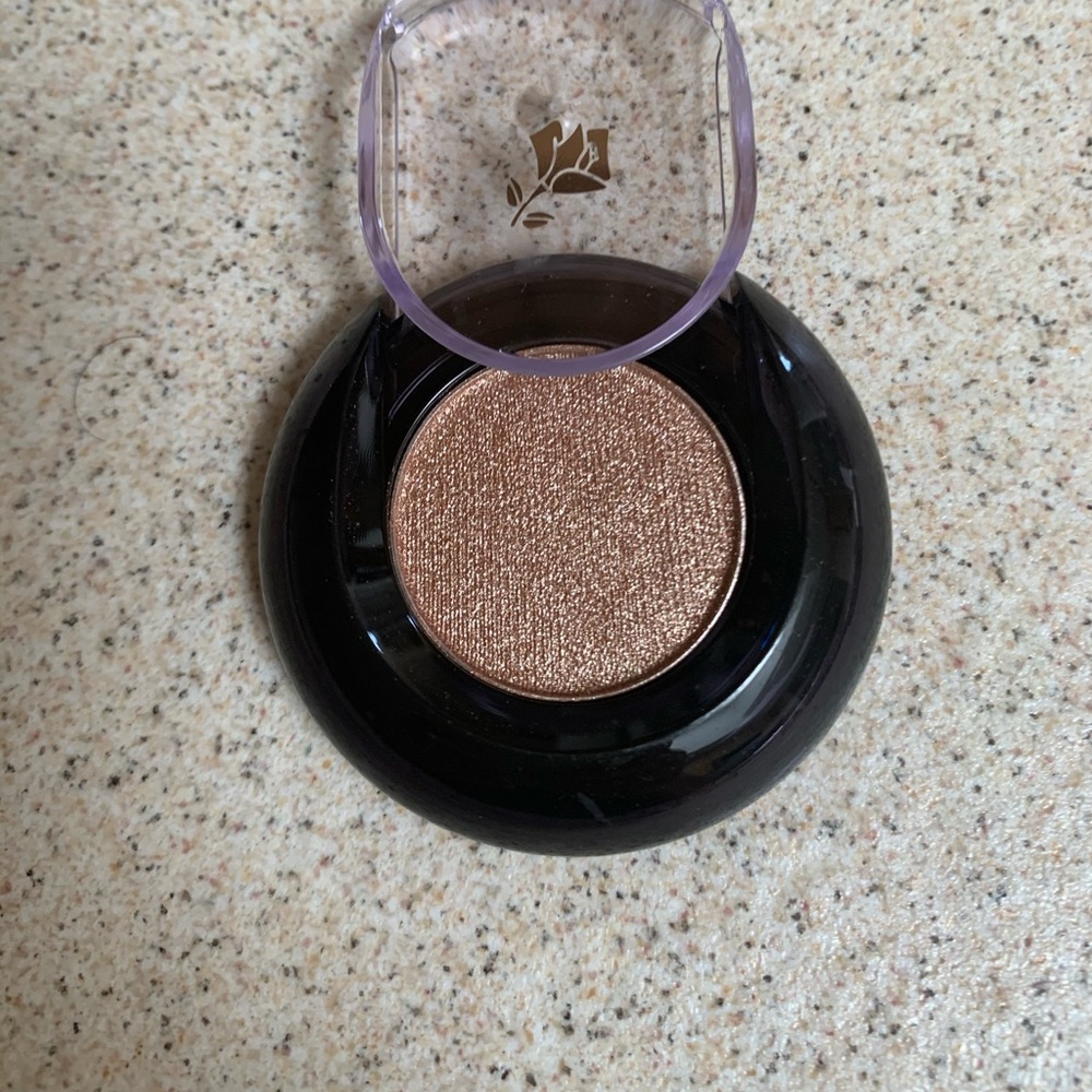 Eye shadow
